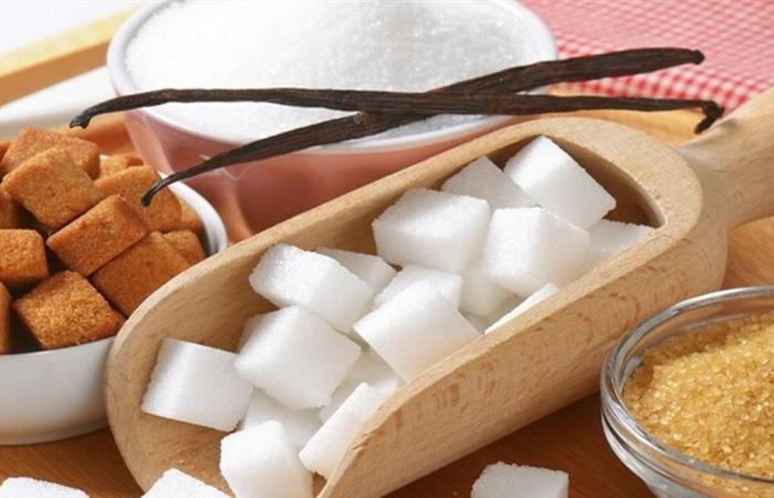 ما الفرق بين السكر الأبيض والبني؟