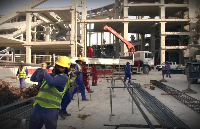 صحيفة بريطانية تحذر: كورونا يتفشى بين عمال البناء بقطر
