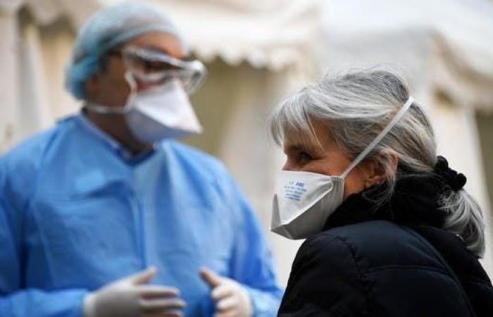 فرنسا: زيادة كبيرة في وفيات كورونا والإجمالي يقترب من 2000