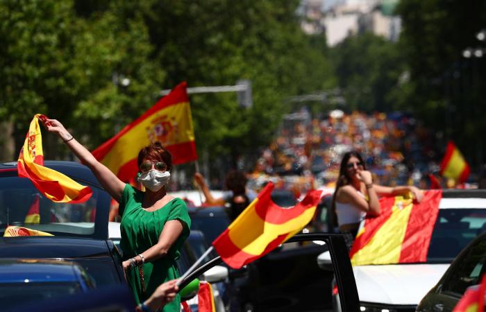 كورونا.. تظاهرات في إسبانيا لإنهاء الإغلاق وفتح الاقتصاد