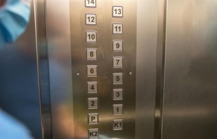 هذه مدة بقاء الجسيمات المحملة بكورونا في المصعد بعد سعال المصاب