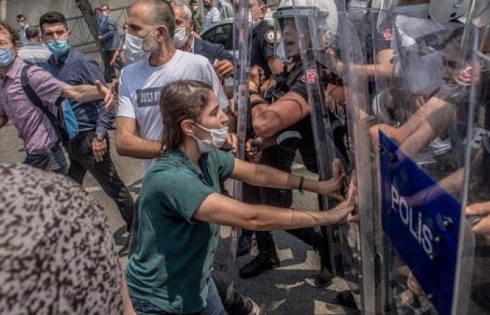 تركيا تأمر باعتقال عشرات بسبب مظاهرات كوباني في 2014