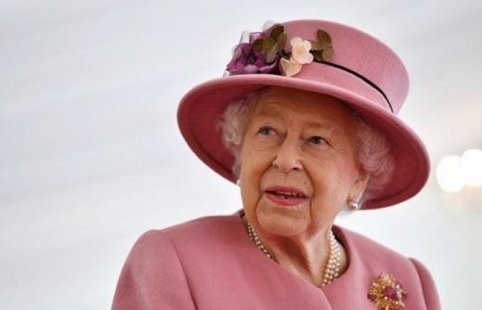 للمرة الأولى منذ 7 أشهر.. ملكة بريطانيا تخرج من القصر