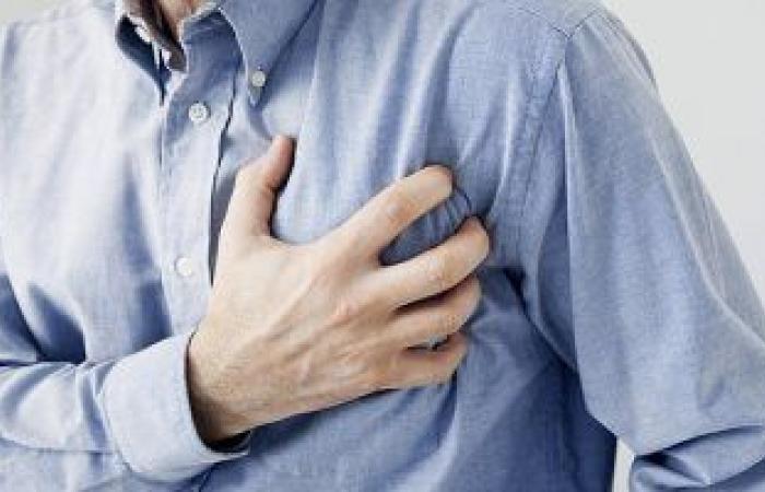 أعراض عدم انتظام ضربات القلب.. أبرزها ضيق التنفس