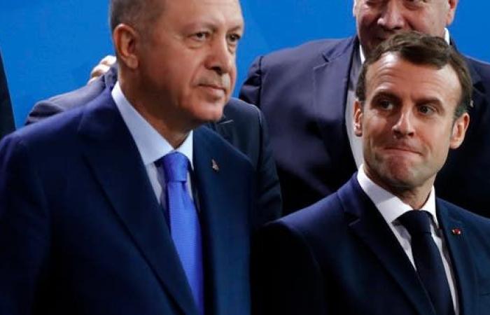 فرنسا تطالب بعقاب تركيا .. وأردوغان يندّد برسم كاريكاتوري