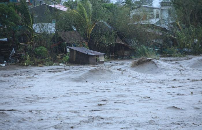 الإعصار غوني يضرب الفلبين.. وإجلاء قرابة مليون شخص