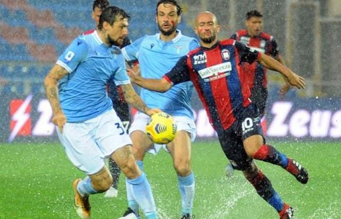 لاتسيو يهزم كروتوني في الدوري الإيطالي