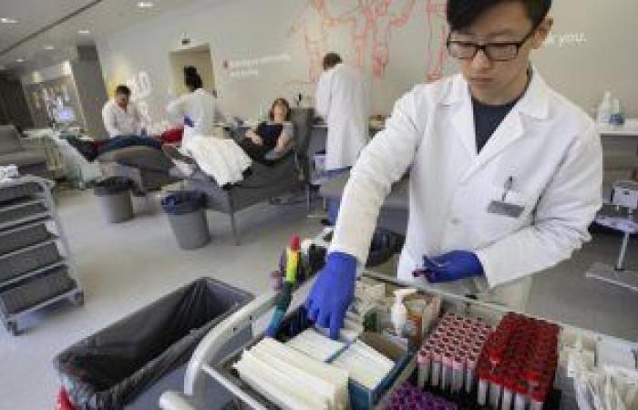 FDA تحذر استخدام الدم من الأشخاص الذين تلقوا لقاحًا تجريبيًا ضد كورونا