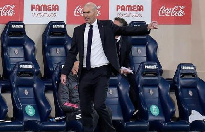 زيدان يقدم التهنئة للاعبي ريال مدريد بعد التعادل مع فياريال