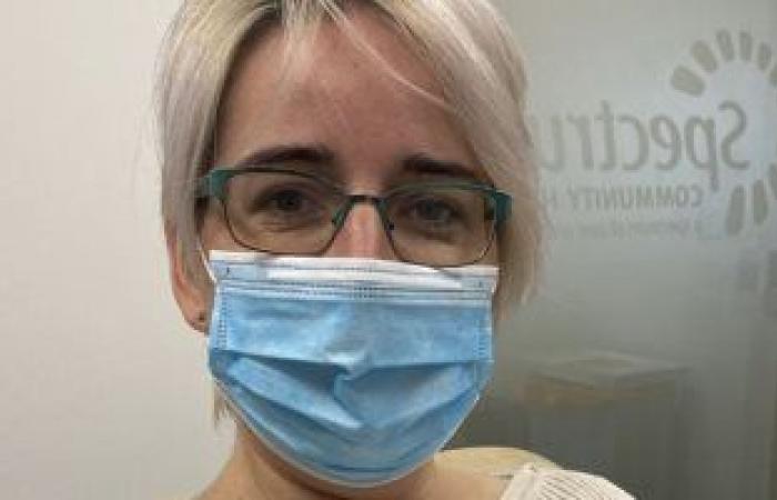 ممرضة بريطانية تصبح أول مريض فى العالم يحصل على لقاح أسترازينيكا ضد كورونا