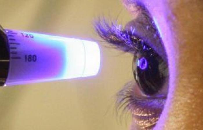 أول جهاز يسمح للمرضى بإجراء اختبار المياه الزرقاء بالعين في المنزل