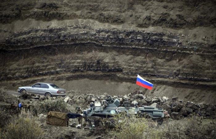 انفجار لغم يصيب ضابطا روسيا و4 من قوات السلام بكاراباخ