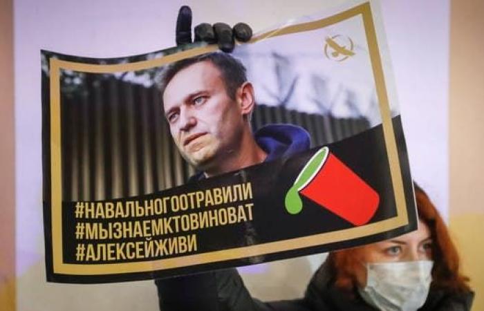 تصعيد شرس.. نافالني يطالب الروس بالتظاهر ضد النظام