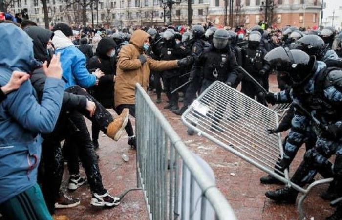 مدن روسيا تنتفض ضد اعتقال نافالني.. واحتجاز أكثر من 2500