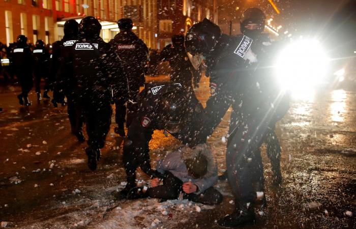 مدن روسيا تنتفض ضد اعتقال نافالني.. واحتجاز أكثر من 2500