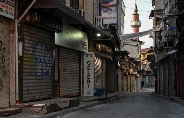 نائب معارض يرد على أردوغان: عشرات آلاف المحال أُغلقت