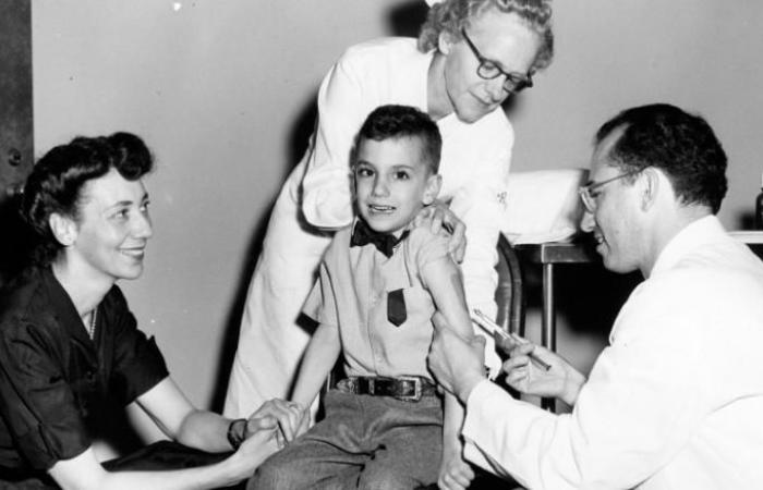 ابن  "جوناس سالك" مكتشف تطعيم شلل الأطفال يحصل على لقاح كورونا