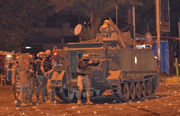 الأزمات تخنق لبنان.. مواجهات عنيفة بطرابلس واصابة 220