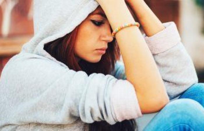 نصف المصابين بـ كورونا يعانون من أعراض اكتئاب متوسطة إلى شديدة