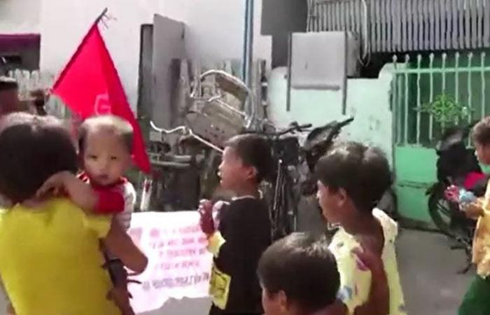 الأطفال يدخلون ميدان التظاهر ضد انقلاب ميانمار