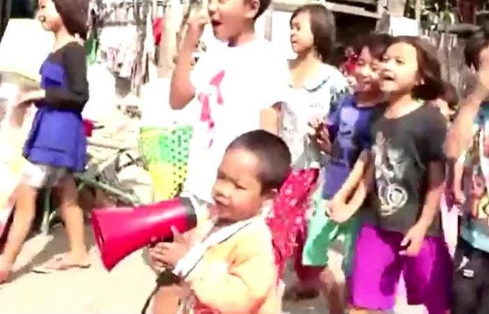 الأطفال يدخلون ميدان التظاهر ضد انقلاب ميانمار