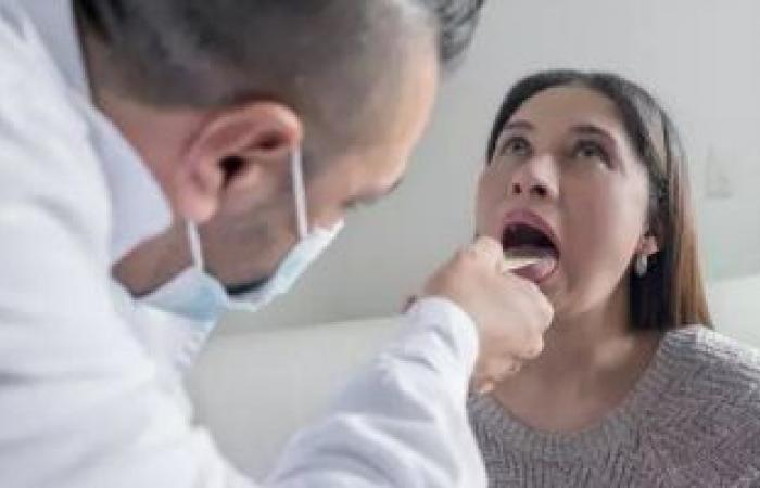 قائمة أعراض جديدة لفيروس كورونا لا يعرفها الكثيرون.. منها جفاف الفم