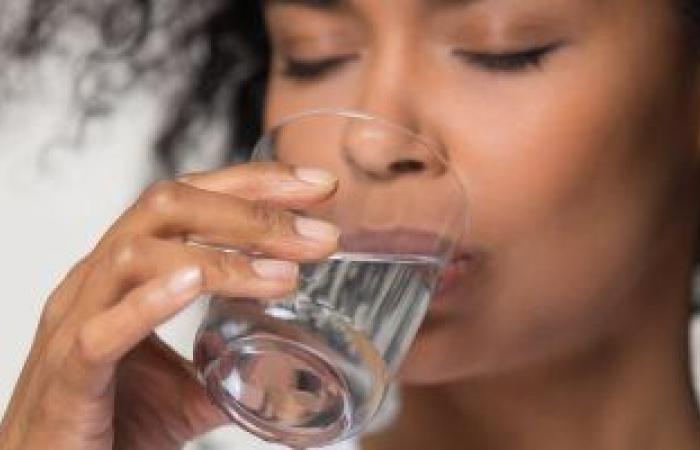 5 طرق فعالة للتخلص من وزن الماء بالجسم.. أبرزها تناول البوتاسيوم والرياضة
