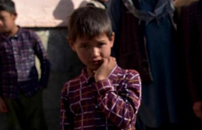 هجوم المدرسة.. أفغانستان تدفن صغارها وغني يتهم طالبان