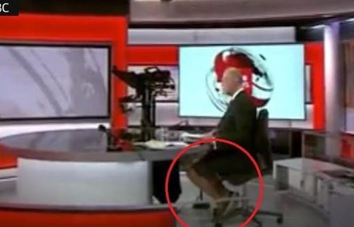 الكاميرا فضحته.. مذيع BBC يقدم نشرة الأخبار بـ"الشورت"