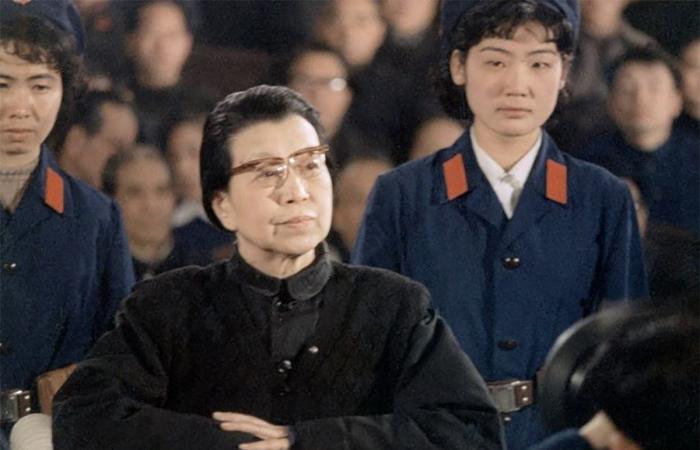 بحمام مستشفى.. انتحرت زوجة مؤسس الصين الشعبية