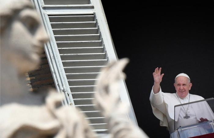 البابا: البحر المتوسط تحول "أكبر مقبرة في أوروبا"