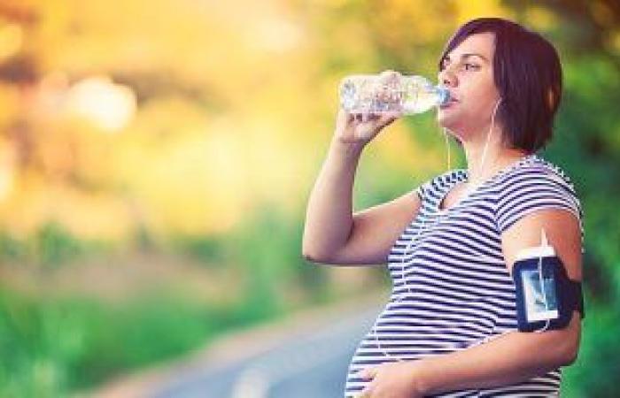 نصائح للمرأة الحامل.. اتبعى نظاما غذائيا صحيا وتجنبى الكعب العالى