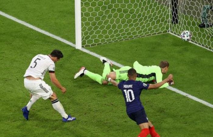 خطأ هوملز يقود فرنسا للفوز على ألمانيا