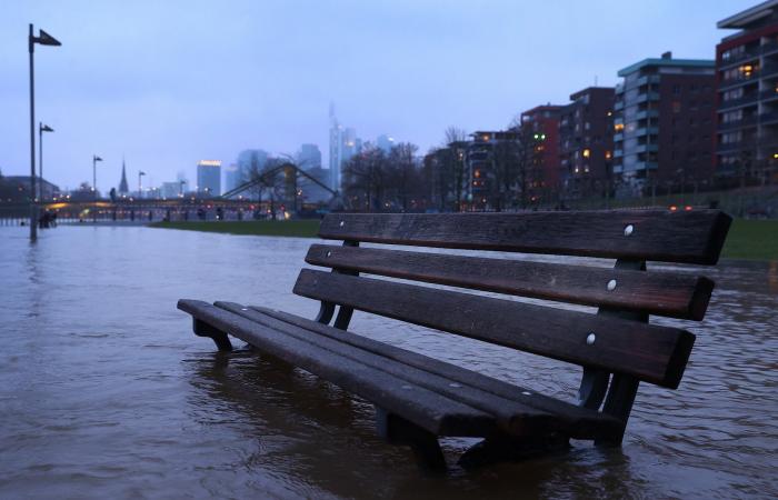 فيضانات أوروبا.. أكثر من 120 قتيلاً ومئات المفقودين مع تواصل عمليات البحث