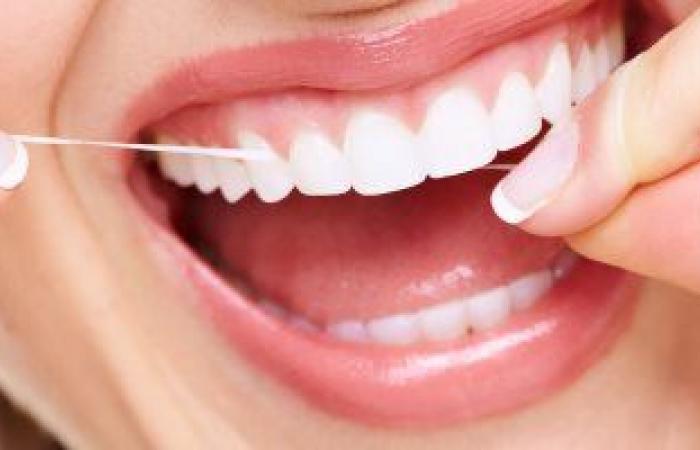تنظيف الأسنان بالخيط يساعدك على منع التدهور المعرفى