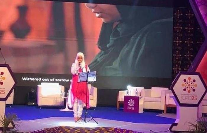 إيمي هيتاري.. يمنية تواجه فوهات الدبابات بأغنيات "الإنمي"