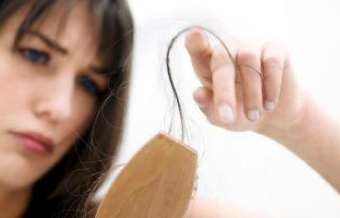 الغدة الدرقية والأنيميا أبرزها.. 6 أسباب لتساقط الشعر
