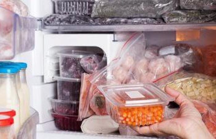 احذر.. إعادة تسخين الطعام في عبوات بلاستيكية يسبب السمنة وتقليل الخصوبة