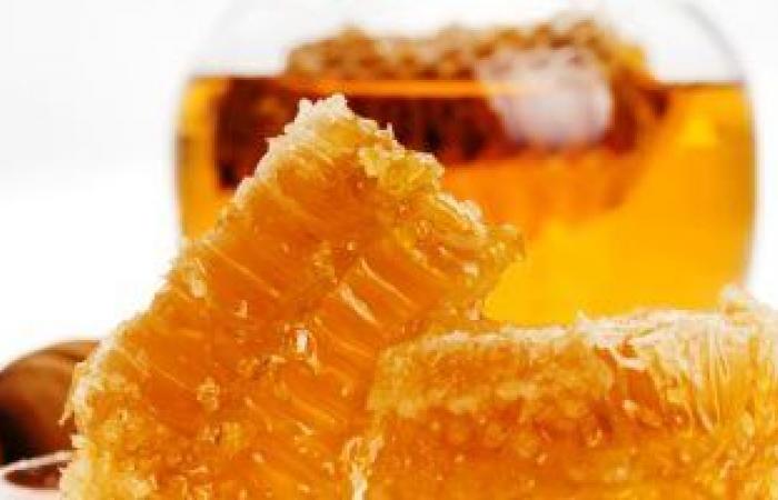تعرف على الفوائد الصحية للعسل ..يحارب التهاب الحلق ويعالج تشقق الشفاه