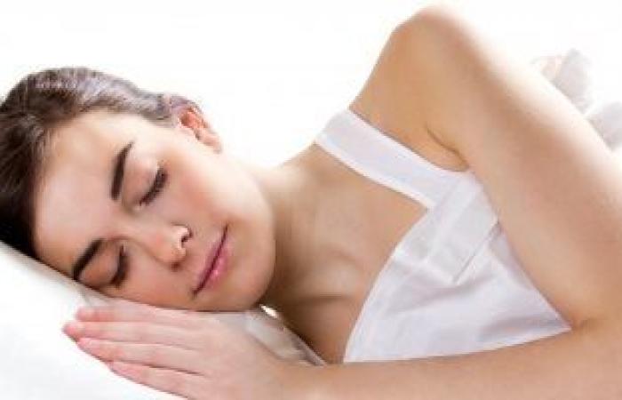 نومك الجيد يحسن صحتك النفسية والجسدية.. تجنب 3 أشياء تصيبك باضطرابات النوم