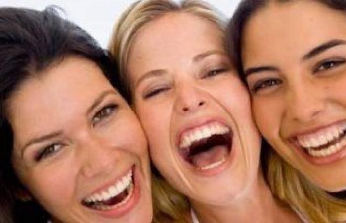 4 فوائد للعلاج بالضحك.. بيقلل التوتر ويحافظ على قلبك
