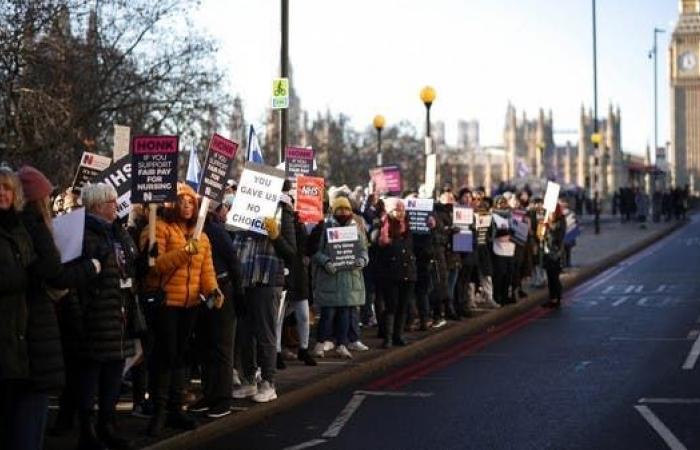 إضراب غير مسبوق للممرضين في بريطانيا لتحسين الأجور وظروف العمل