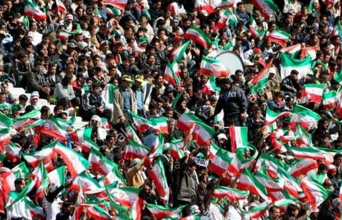 توقيف لاعبي كرة قدم في إيران بسبب حضورهم حفلة مختلطة
