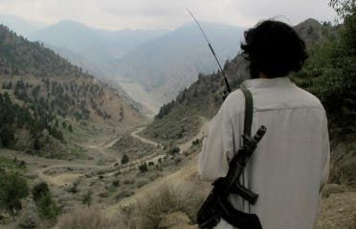 فندق وشاي ومرآب.. طالبان باكستان تقتل ضابط مخابرات رفيعاً