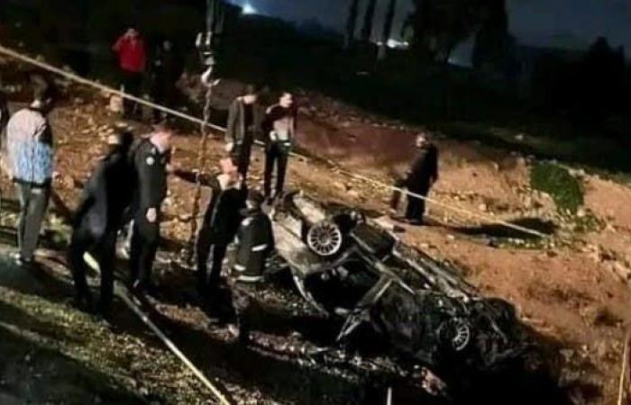 السيارة تفحمت.. وفاة 3 شباب بحادث مروع في الأردن
