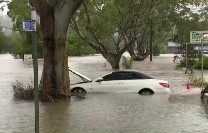 فيضانات قياسية تعزل مواطنين في غرب أستراليا