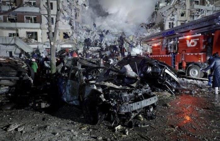 زيلينسكي: مقتل 25 شخصا جراء القصف الروسي في دنيبرو