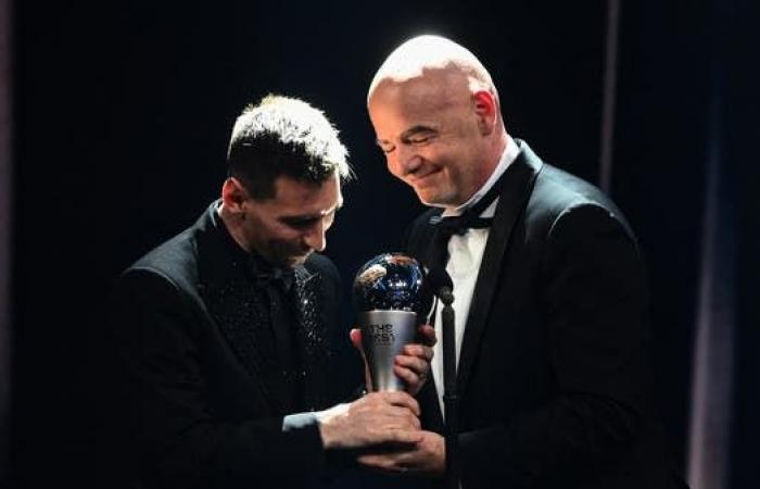 ميسي يتوج بجائزة أفضل لاعب في العالم لعام 2022