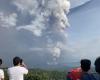 الفلبين.. ثوران بركان "تال" يصيب العاصمة مانيلا بالشلل