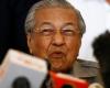 رئيس وزراء ماليزيا مهاتير محمد يقدم استقالته إلى الملك